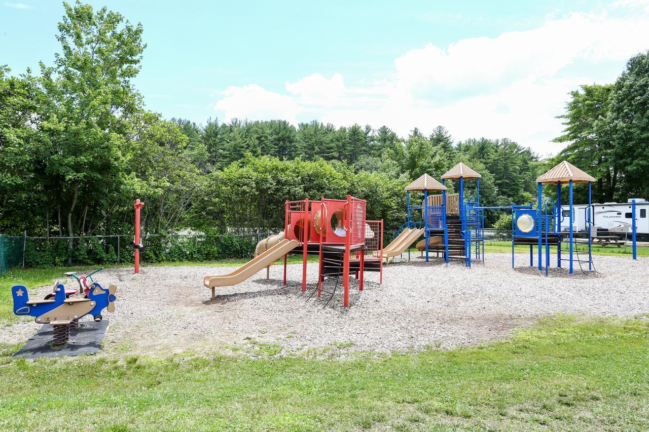 Tuxbury Pond Camping Resort Tiny House Henry South Hampton Exterior photo
